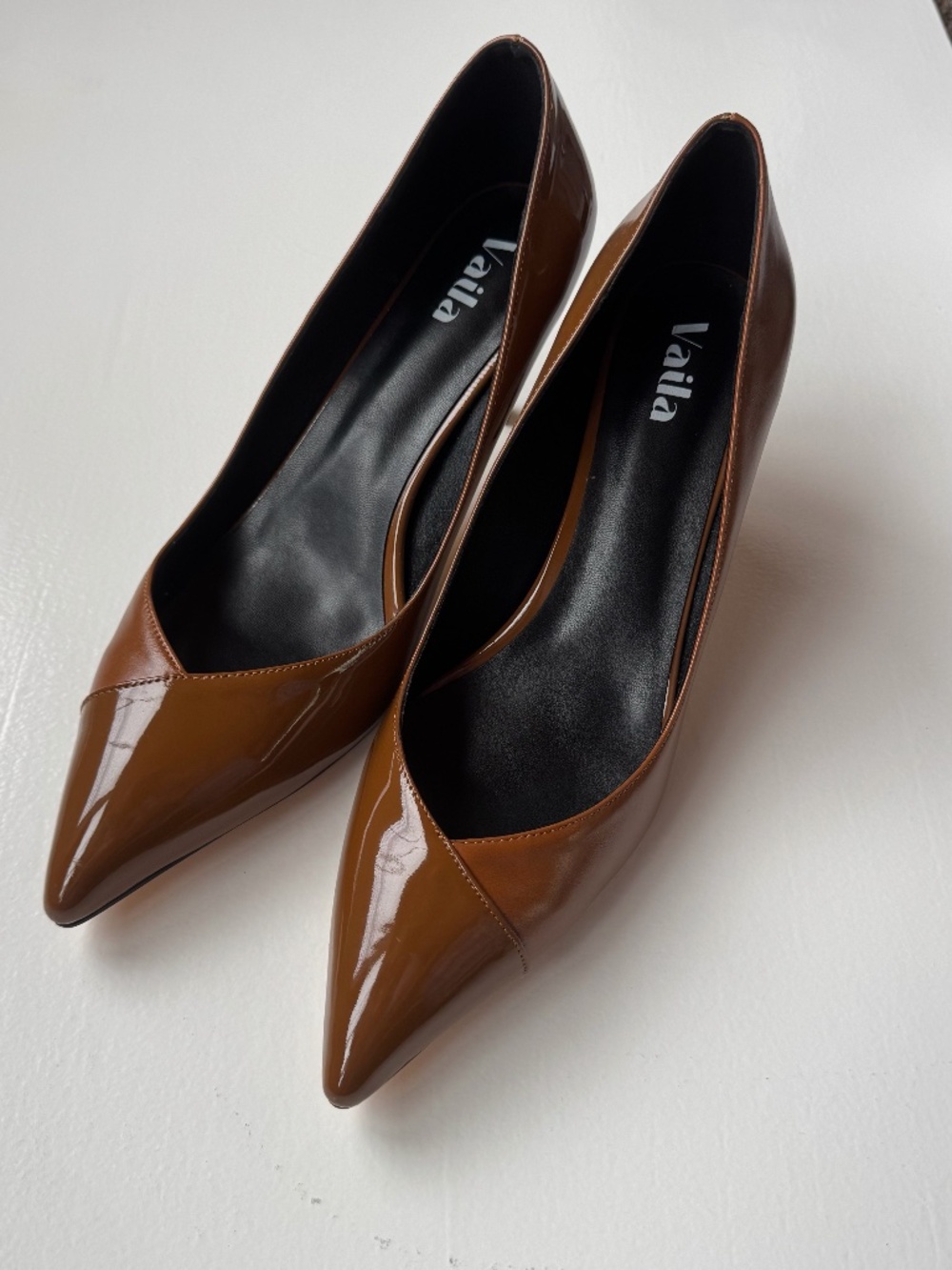 Brand New Vaila Michelle Pointed-Toe Pumps, Brown, size 14